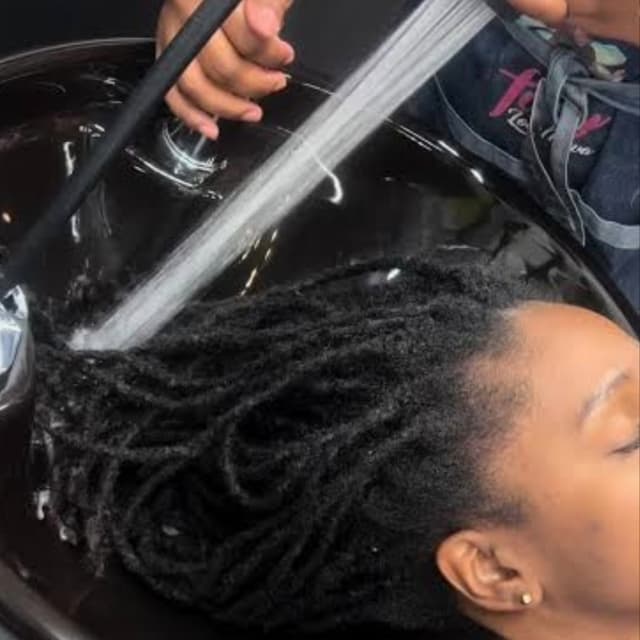 The Express Loc Shampoo 1x Monthly at Empire Stylez Beauty & Barber Shop in Cookeville, TN